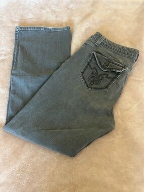 Lee Classic Gray Denim Jeans with Embroidered Back Pocket